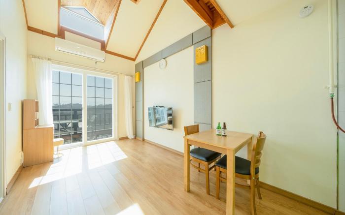Gangneung Windmill Pension (Pet friendly)