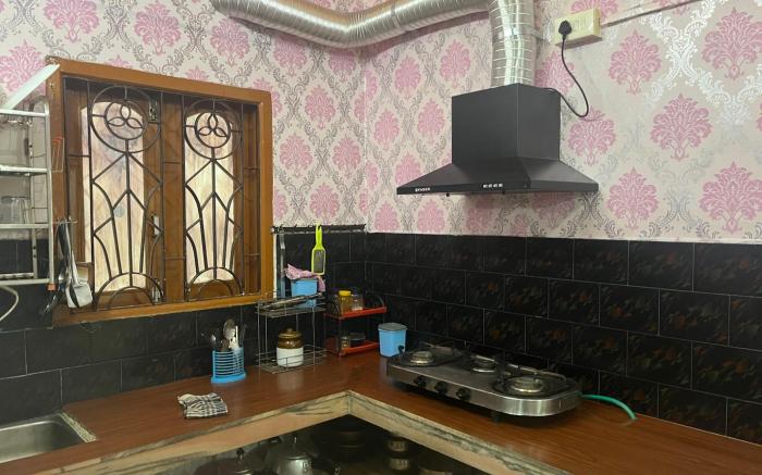 Amazing Homestay Near Nemcare Hospital 