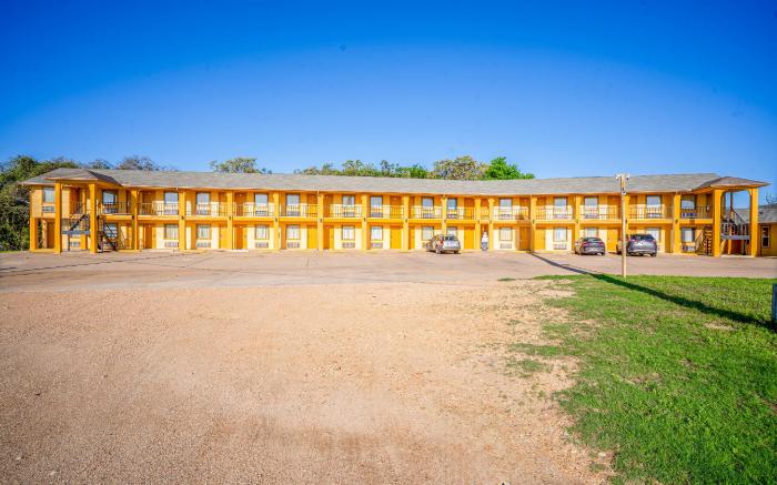 Regency Inn By OYO Rockdale TX