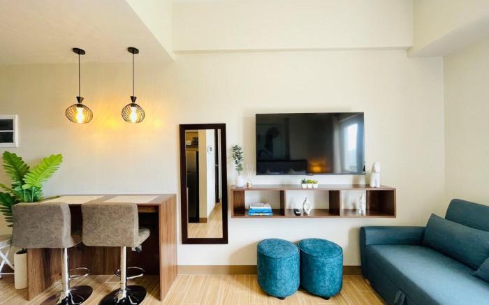 * *33 Elegant City Studio
