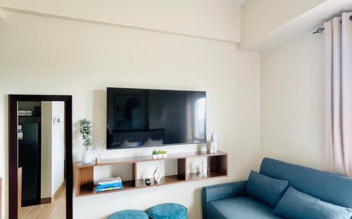 * *33 Elegant City Studio
