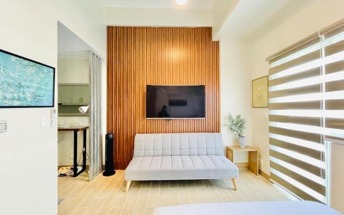 * *5 Modern Chic Studio