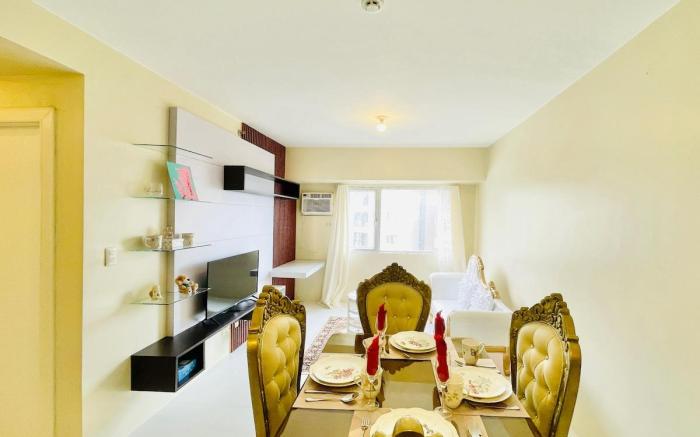 * *C3 Elegant 2BR Condo w/ Pool View