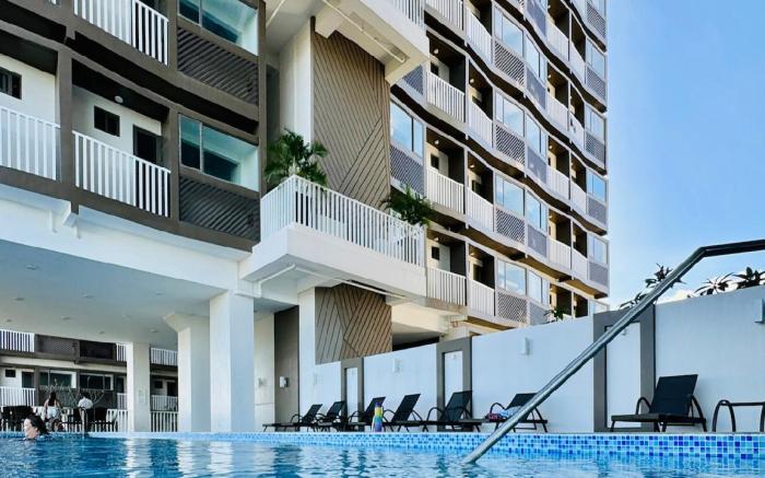 * * WV 14 Peaceful & Spacious Family Room