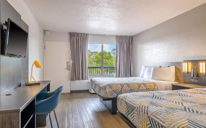 Motel 6 Spring Hill, FL - Weeki Wachee