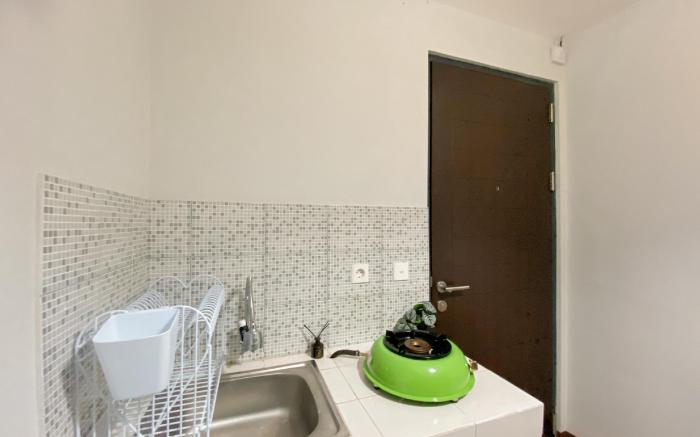 Minimalist Cozy 1BR Royal Heights Apt By Travelio