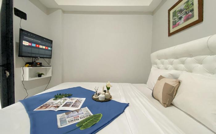 Minimalist Cozy 1BR Royal Heights Apt By Travelio