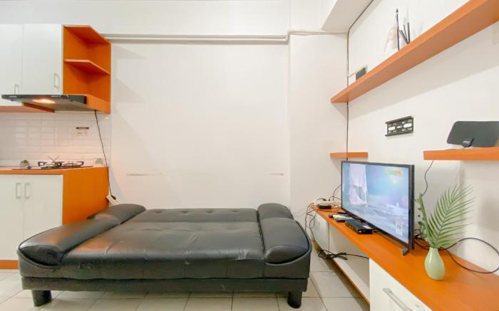 Comfy 1BR Apt Green Pramuka City By Travelio