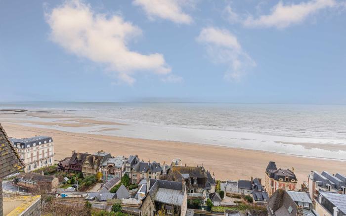 Duplex apartment with sea view and roof terrace