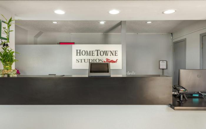 HomeTowne Studios & Suites Greensboro