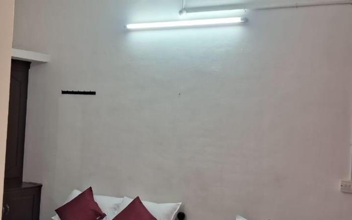 HOLIDAY APARTMENTS AND HOME STAY 