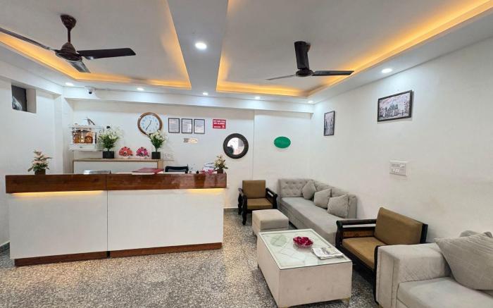 Hotel Breezy Heights Near IGI Delhi Airport by JIP