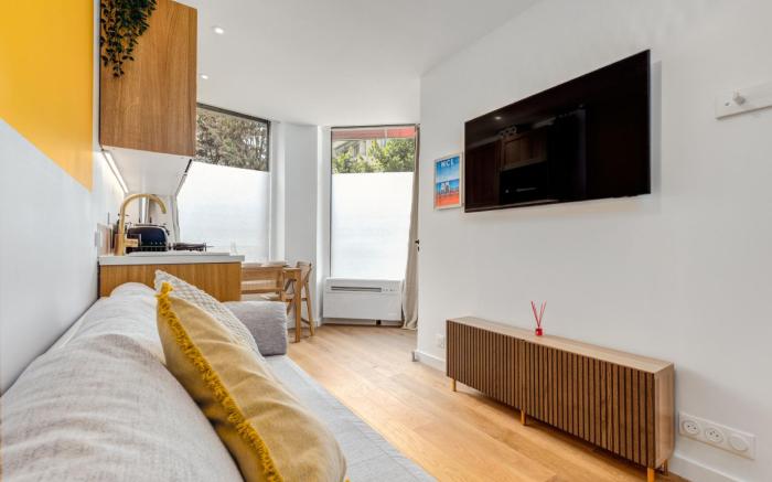 Lavie Maison | Hot Tub Seaside Studio