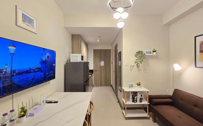 Condotel 1BR Unit w/ Balcony FAME Residences #FM10
