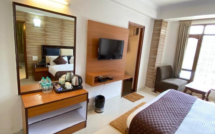 Hotel Paradise continental @ Mall Road.