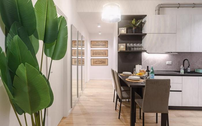 Bright & Modern 4 bedrooms Apartment in Center