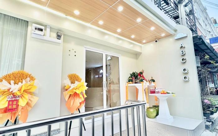ABC QQ Hotel