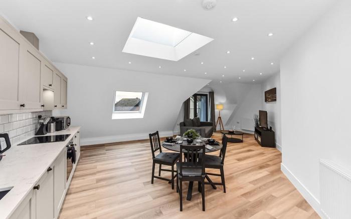 Modern 2 Bedroom Stay, Balcony, East Croydon
