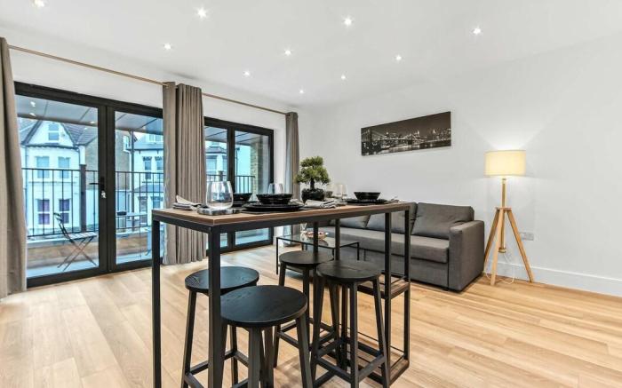 Modern 1 Bedroom Stay, Balcony, East Croydon