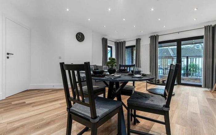 Modern 2 Bedroom Stay, Balcony, East Croydon
