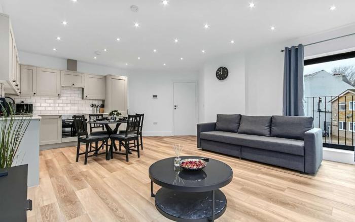 Modern 2 Bedroom Stay, Balcony, East Croydon