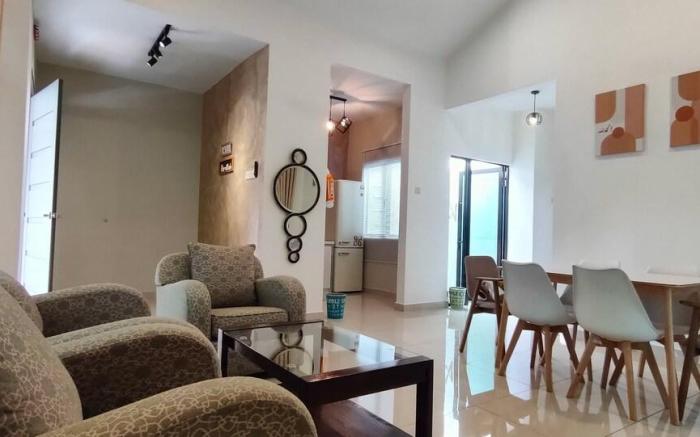 Flora Homestay