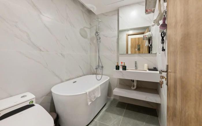 Aparment with Lotte Hanoi View 8