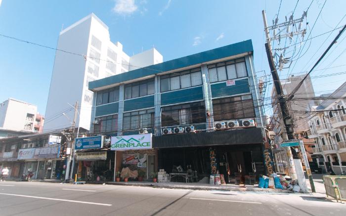 GREN PLACE near Baclaran Airport Road by RedDoorz 
