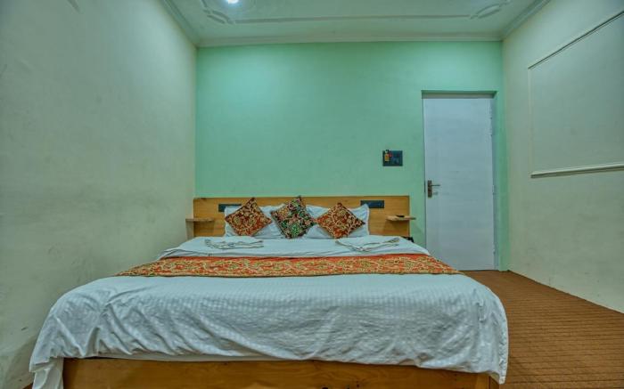 Goroomgo Anjeer villa Srinagar