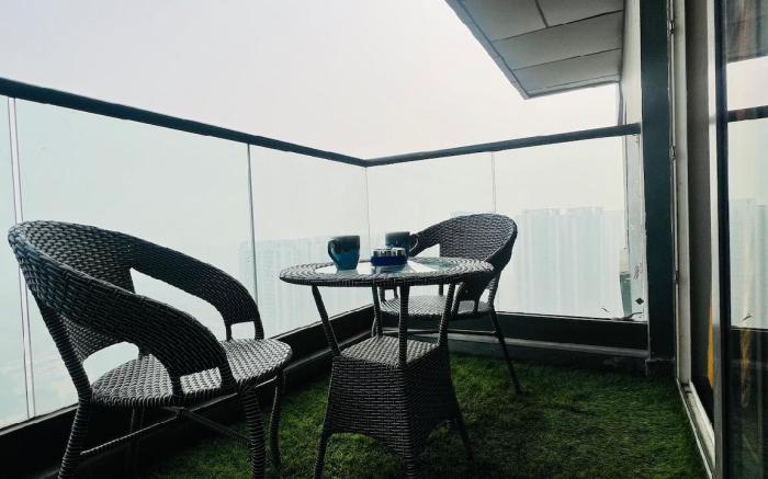 Lavish suite with Balcony and city view