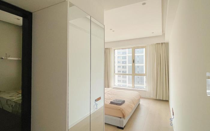 Brand new apt.city center near Yuyuan and Bund