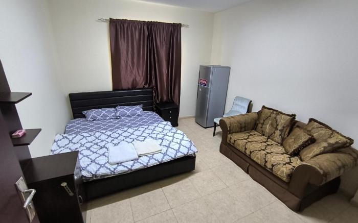 Rooms opposite mega mall Ragheef shawerma  no 203