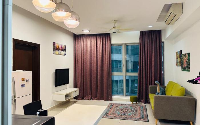 Regalia @ Cozy One Bedroom By Willow Home