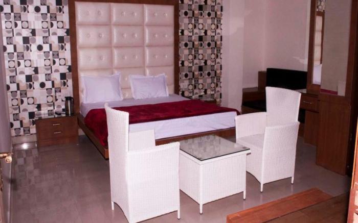 Parkside Navjyoti Hotel