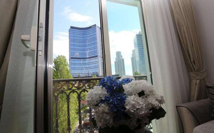 K Suites Hotel