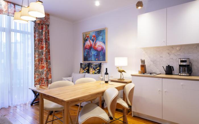 The Cozy Nest with Balcony by Pretty Apartments
