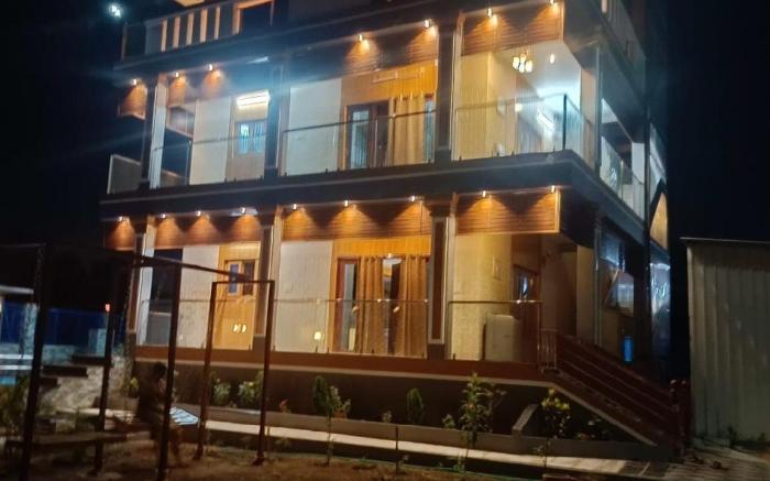 Little Hearts Home Stay
Single  Bedroom