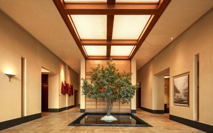 Atour Hotel Wenzhou South Station Intime Department Store