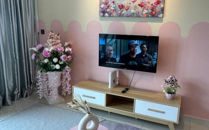 Green Haven Pink Couple Suite