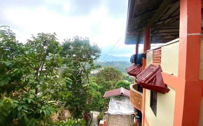 Baguio Mountain Villa View Five spacious bedrooms
