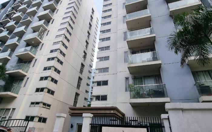 Palm Tree Condos across MNL NAIA 3 by Beth