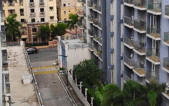 Palm Tree Condos across MNL NAIA 3 by Beth