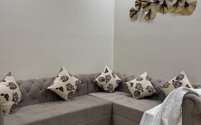 Divine India, Service Apartment 3BHK, 267