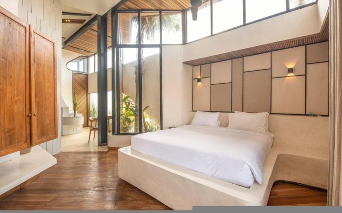 BAZ Villa 14 · Studio 4 L · 1BR Loft Art Deco shared pool, 700m to Echo Beach