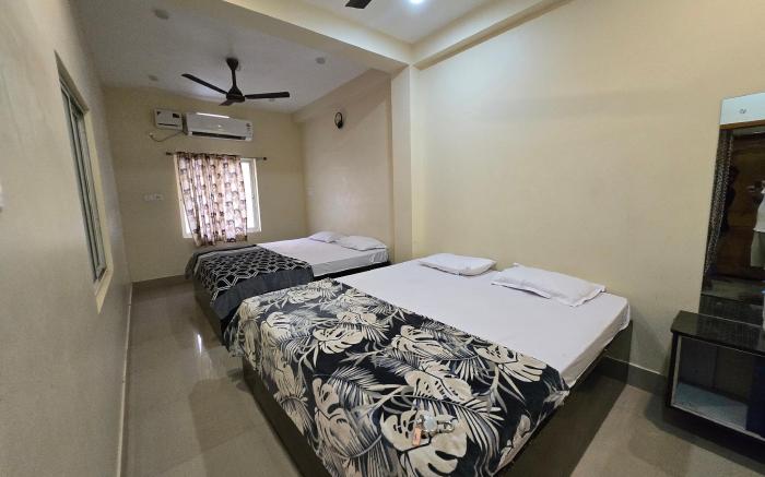 Hotel Shree Radhe 500meter from Temple