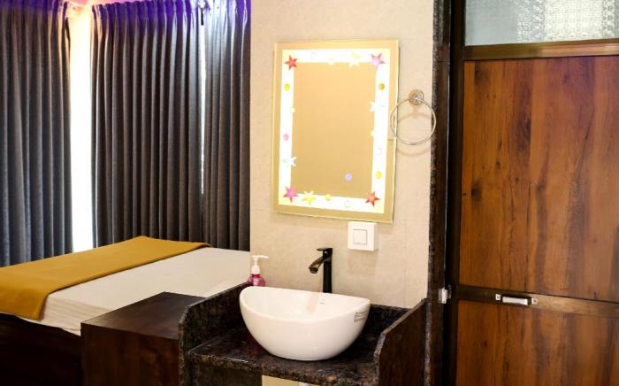 Hotel VR Rudra Residency