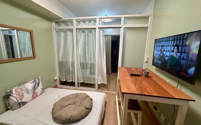 Peaceful Condo w/ balcony, 100mb wifi, Gym &Pool