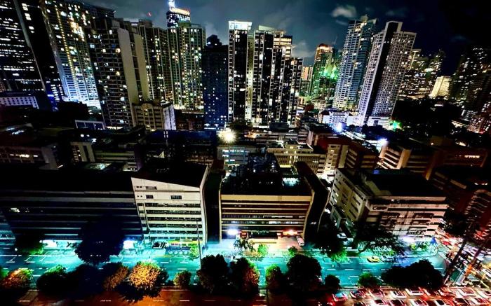 Sky rise Condo w/ Balcony & Pool at Makati 28flr