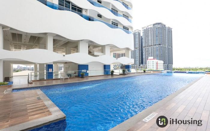 The Wave 2BR Penthouse Near Jonker 23a | I Housing