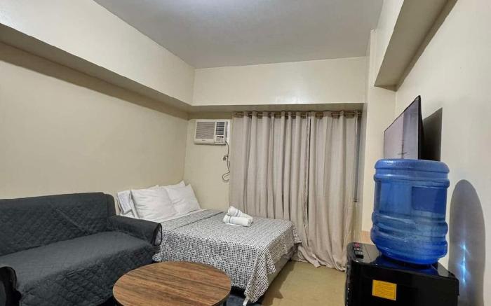Queen Size Bed with Living Area
